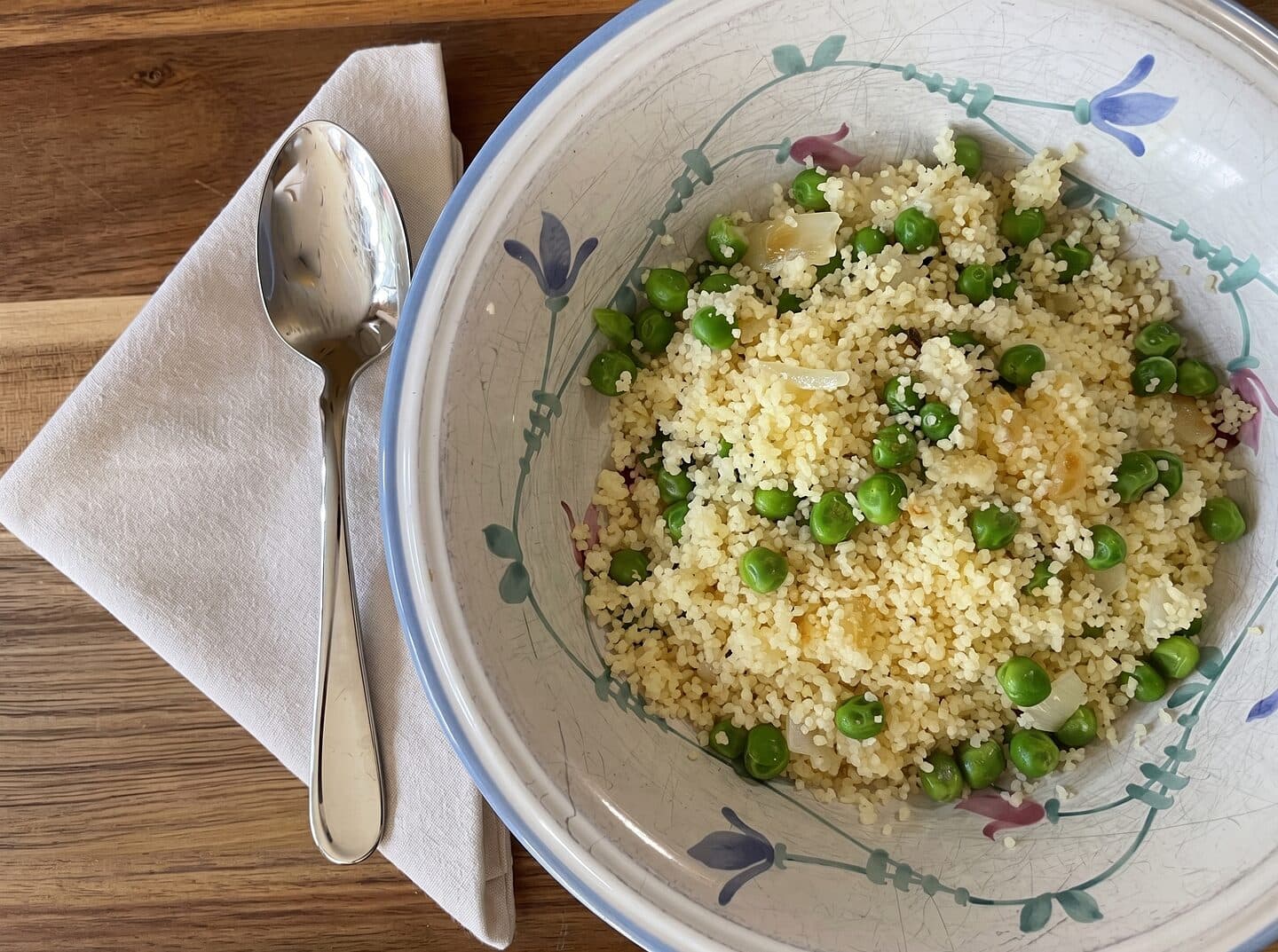 Cous cous con piselli e cipolle