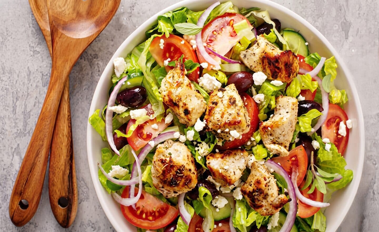 Insalata greca con pollo