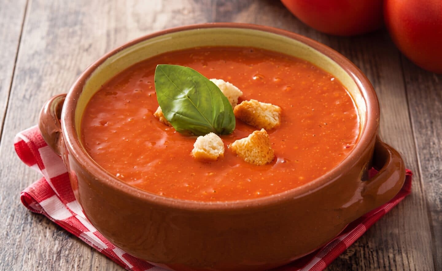 Zuppa di pomodoro e basilico